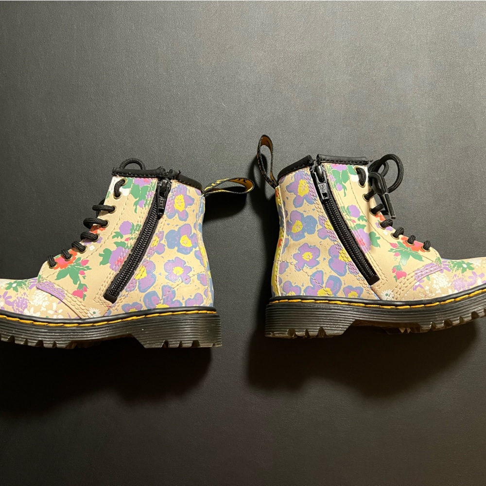 Dr. Martins kids’ 1460 floral combat boot
